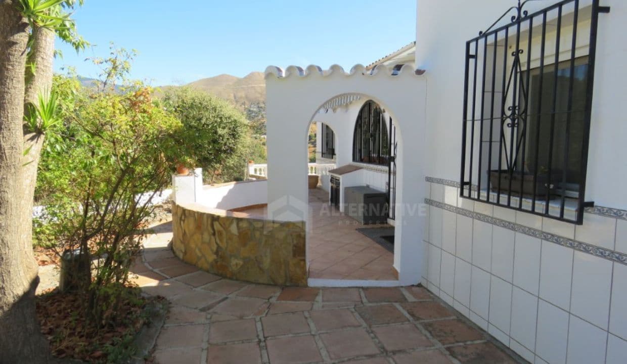 3 soveværelse Villa til salg i Competa med garage - € 240.000 (Ref: 8439580)