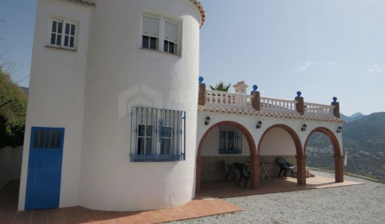 3 soveværelse Villa til salg i Archez med swimmingpool garage - € 260.000 (Ref: 8450936)