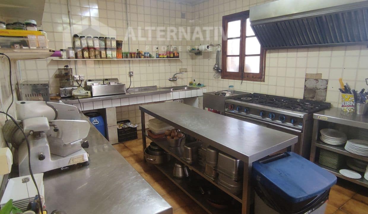 5 soveværelse Erhverv til salg i Competa med garage - € 695.000 (Ref: 8457359)