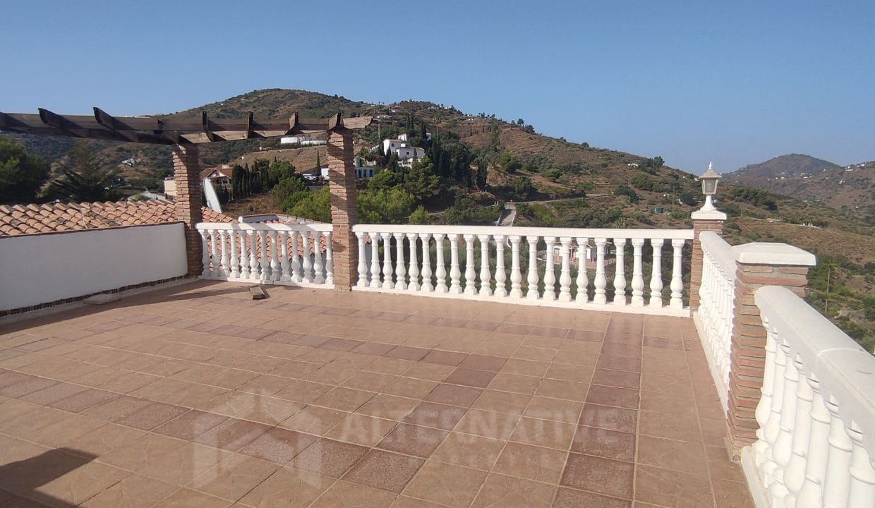 5 soveværelse Erhverv til salg i Competa med garage - € 695.000 (Ref: 8457359)