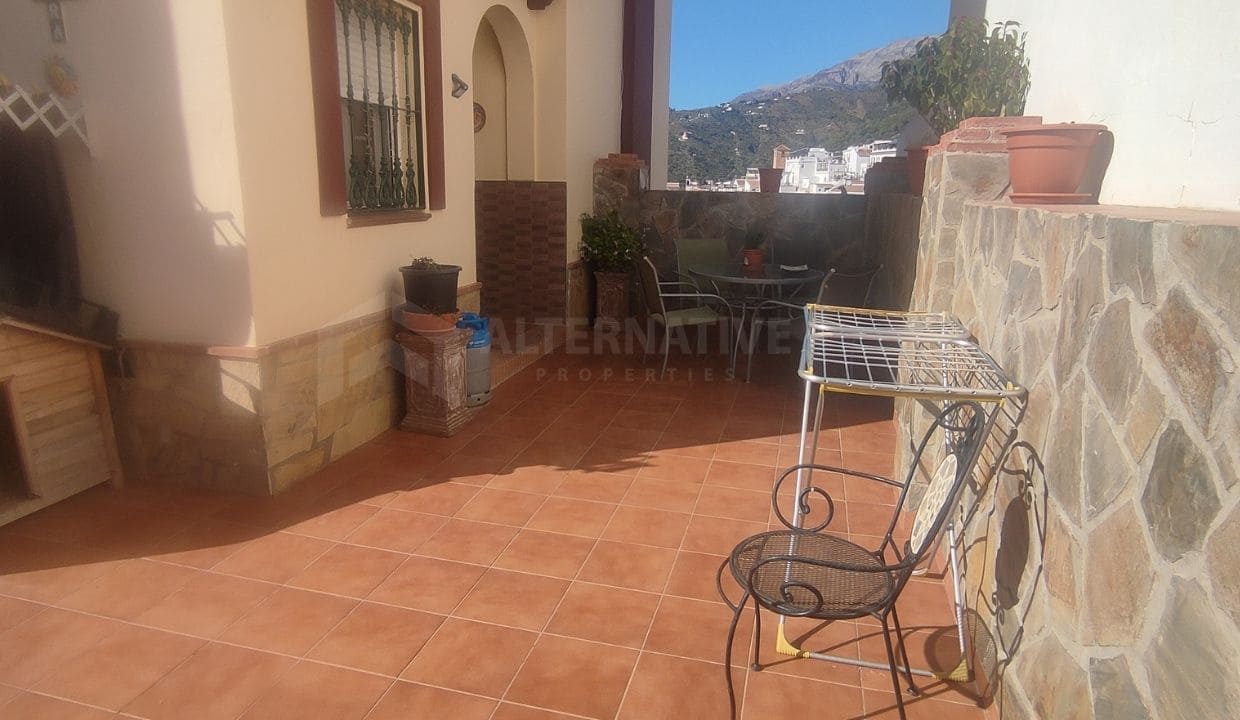 4 soveværelse Villa til salg i Canillas de Albaida med swimmingpool garage - € 437.000 (Ref: 8660851)