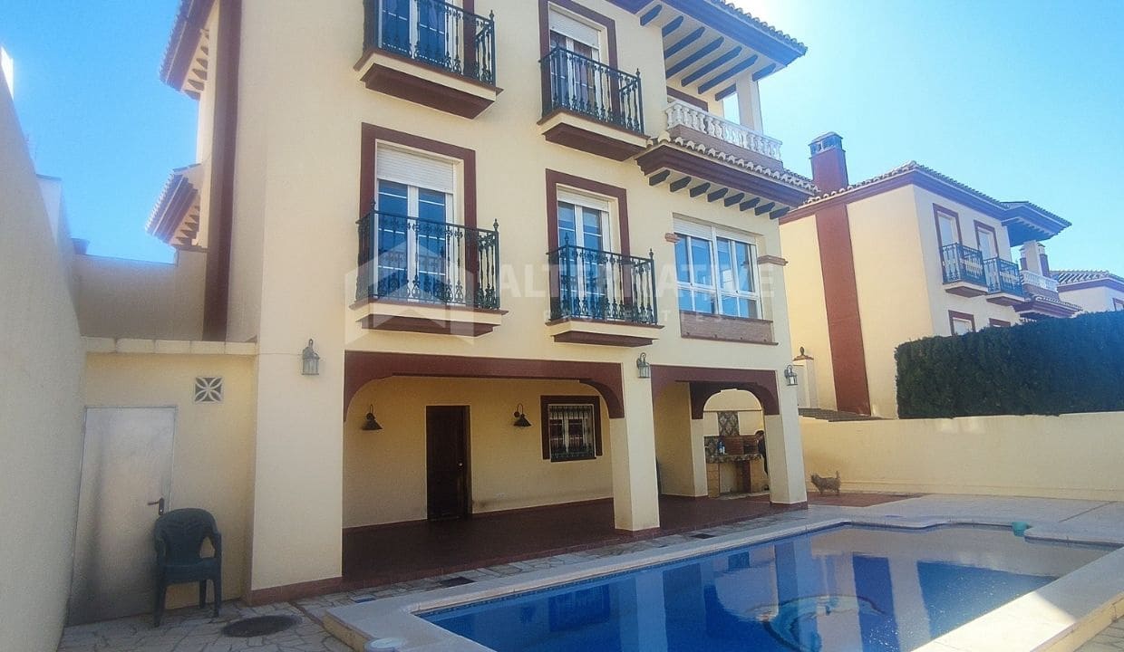 4 soveværelse Villa til salg i Canillas de Albaida med swimmingpool garage - € 437.000 (Ref: 8660851)