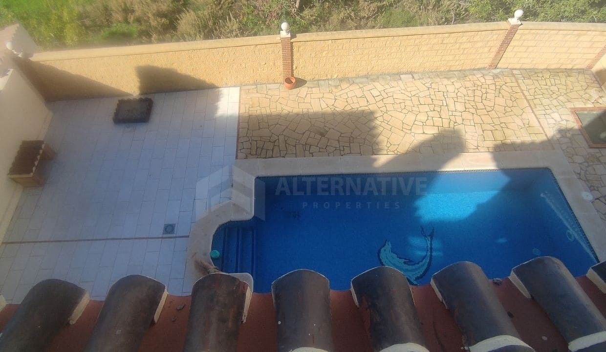 4 soveværelse Villa til salg i Canillas de Albaida med swimmingpool garage - € 437.000 (Ref: 8660851)