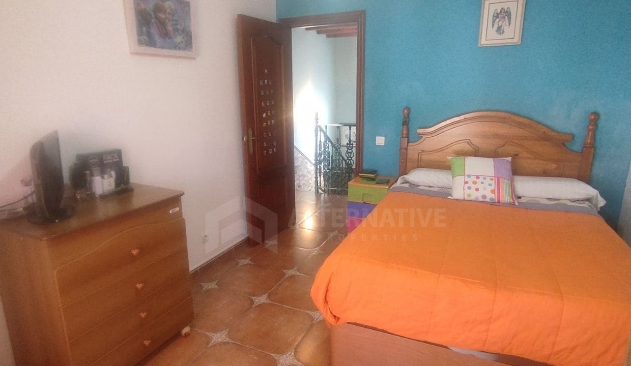 4 soveværelse Villa til salg i Canillas de Albaida med swimmingpool garage - € 437.000 (Ref: 8660851)