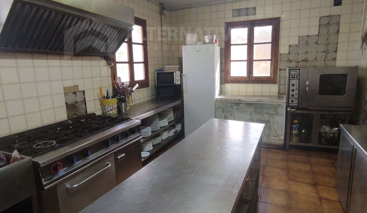 2 soveværelse Virksomhed til leje i Competa med garage - € 2.500 (Ref: 8776945)