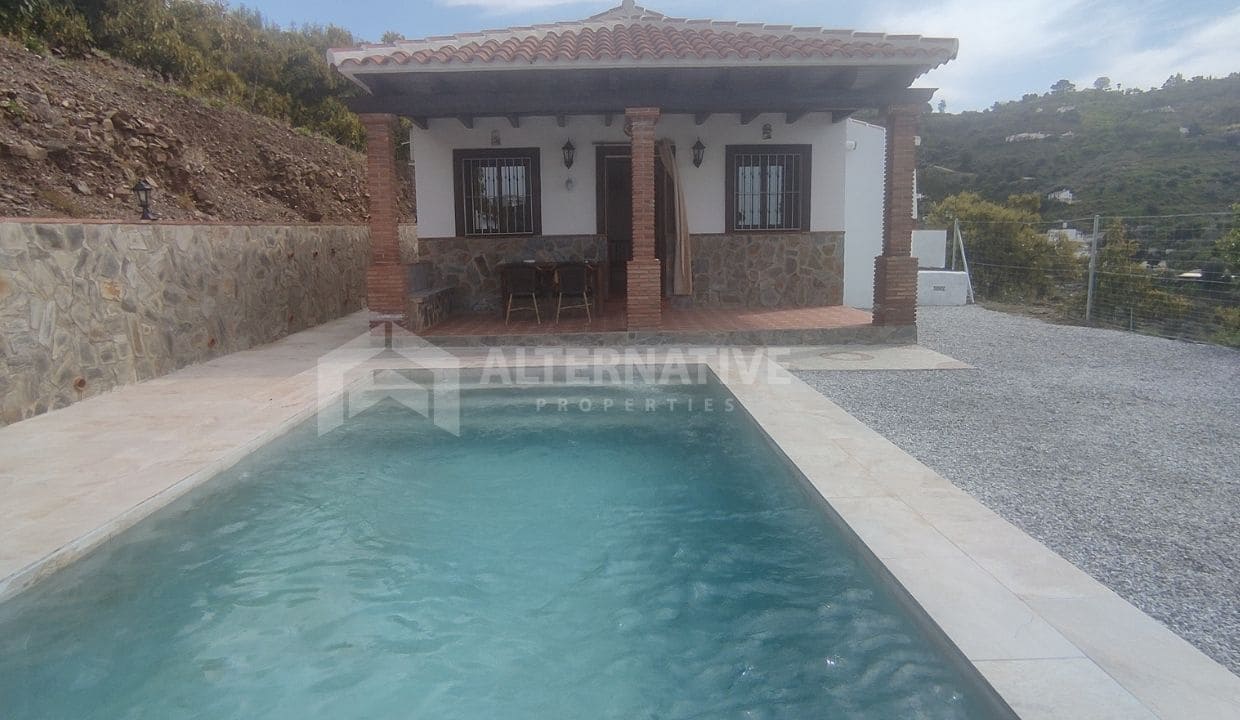 2 soveværelse Villa til leje i Competa med swimmingpool garage - € 1.200 (Ref: 8911983)