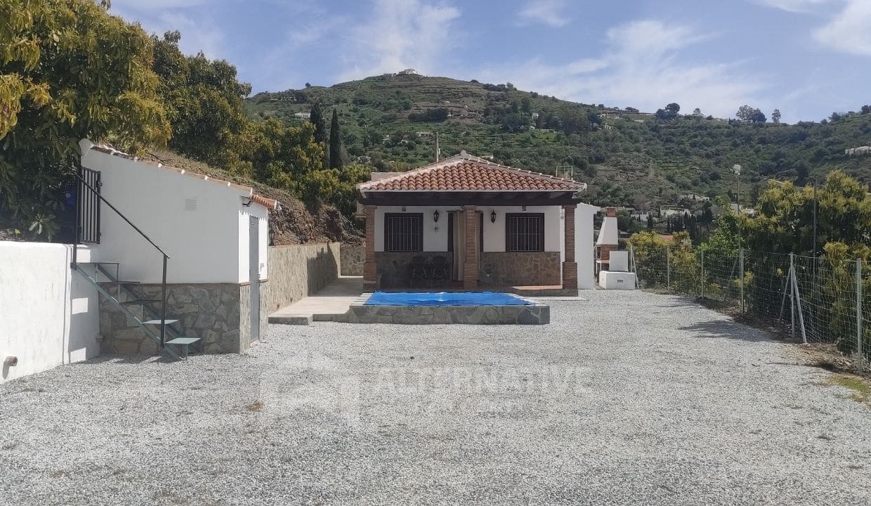 2 soveværelse Villa til leje i Competa med swimmingpool garage - € 1.200 (Ref: 8911983)