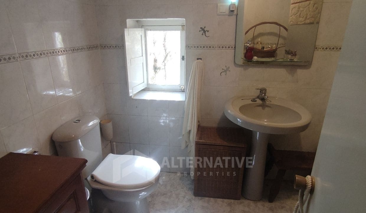 3 soveværelse Finca/Landehus til salg i Canillas de Albaida med swimmingpool garage - € 145.000 (Ref: 8927282)