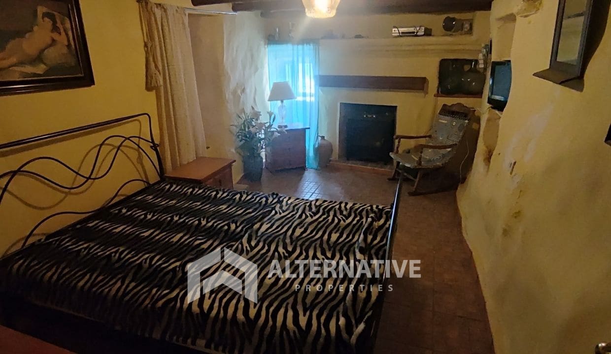 3 soveværelse Finca/Landehus til salg i Canillas de Albaida med swimmingpool garage - € 145.000 (Ref: 8927282)