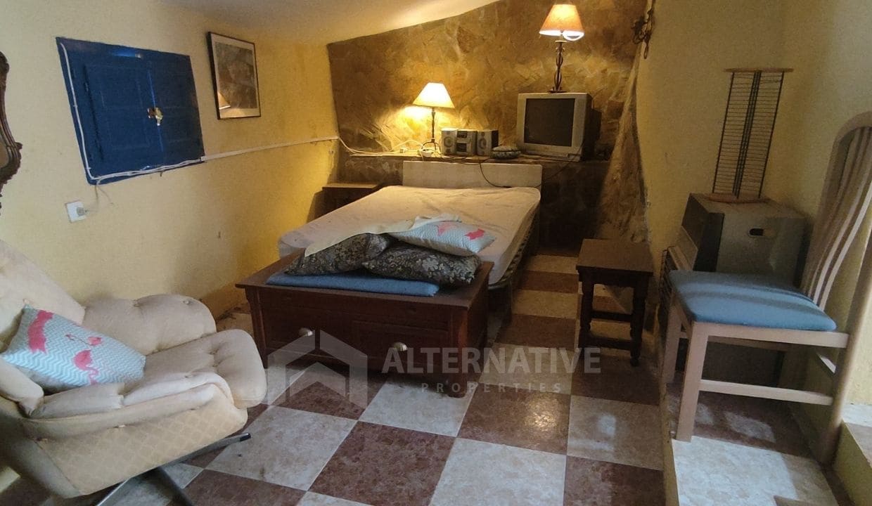 3 soveværelse Finca/Landehus til salg i Canillas de Albaida med swimmingpool garage - € 145.000 (Ref: 8927282)