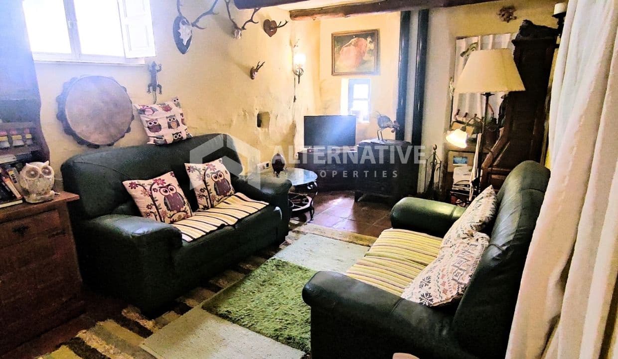 3 soveværelse Finca/Landehus til salg i Canillas de Albaida med swimmingpool garage - € 145.000 (Ref: 8927282)