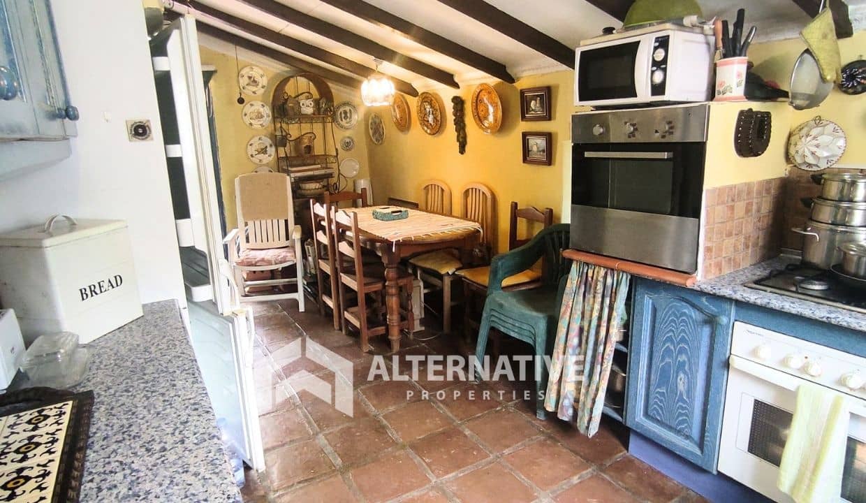 3 soveværelse Finca/Landehus til salg i Canillas de Albaida med swimmingpool garage - € 145.000 (Ref: 8927282)