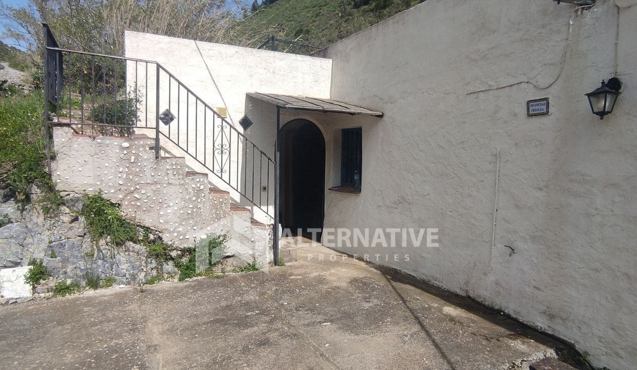 3 soveværelse Finca/Landehus til salg i Canillas de Albaida med swimmingpool garage - € 145.000 (Ref: 8927282)