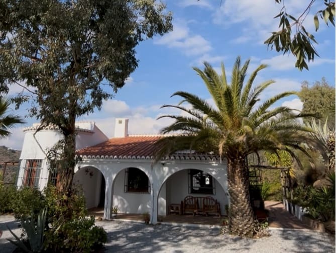 Chalet de 3 habitaciones en Cómpeta en venta con piscina - 435.000 € (Ref: 9133049)