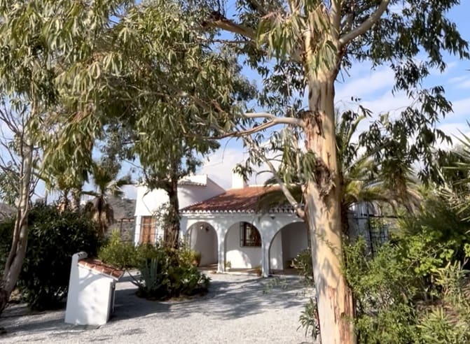 Chalet de 3 habitaciones en Cómpeta en venta con piscina - 435.000 € (Ref: 9133049)