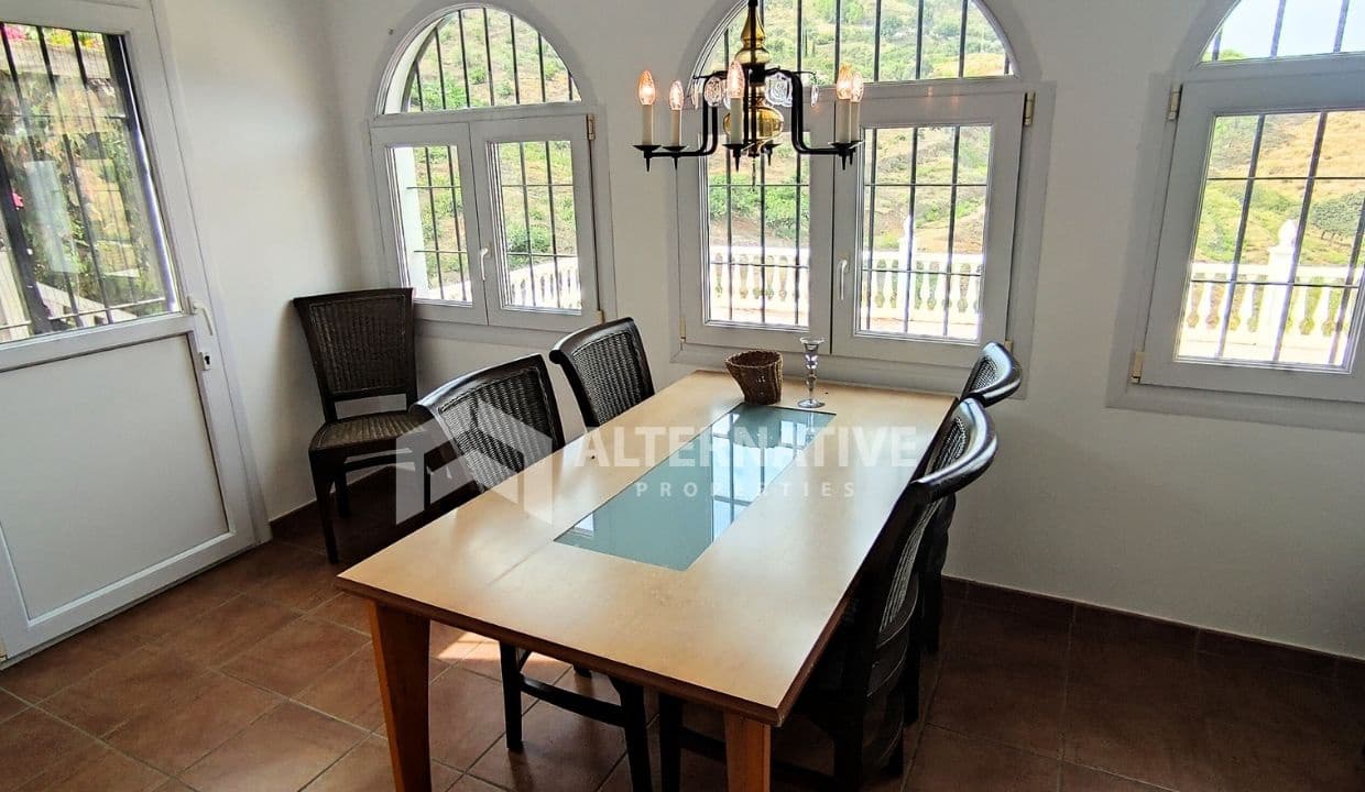 5 makuuhuone Huvila myytävänä paikassa Competa mukana uima-altaan 
autotalli - 395 000 € (Ref: 9219034)