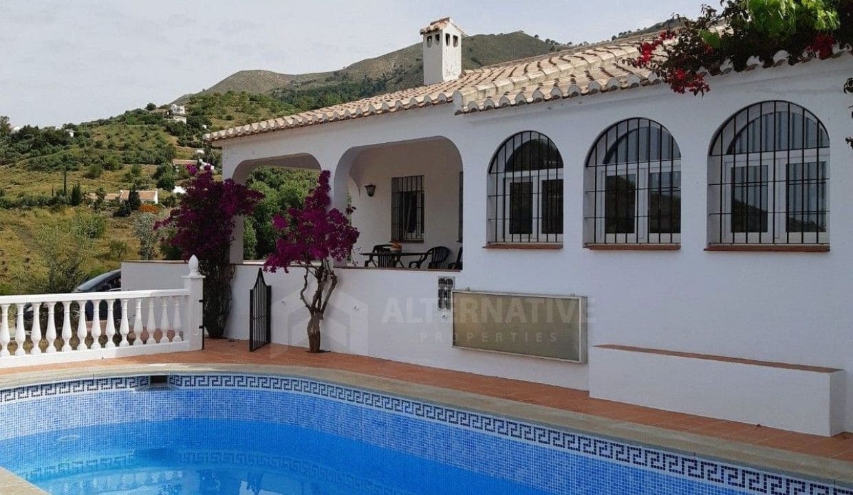 5 makuuhuone Huvila myytävänä paikassa Competa mukana uima-altaan 
autotalli - 395 000 € (Ref: 9219034)