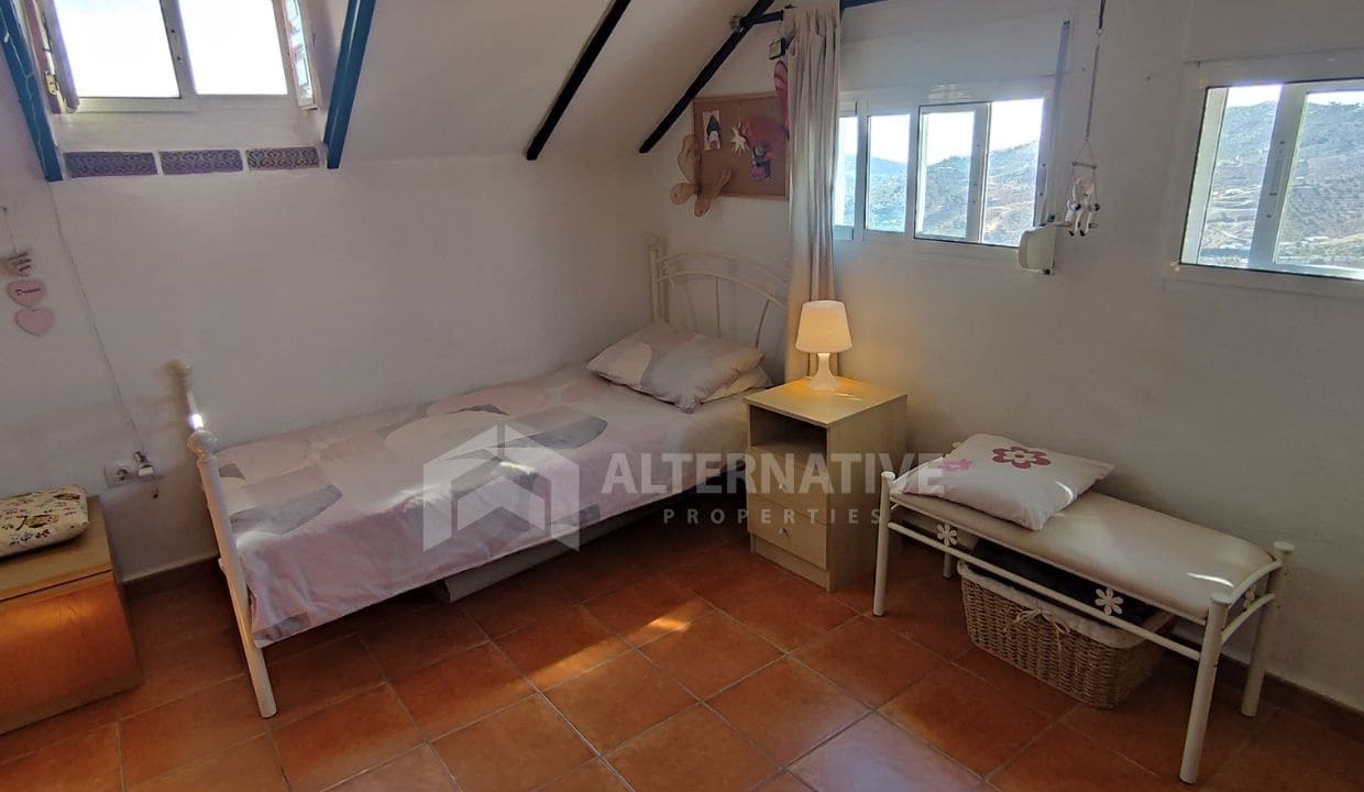 4 chambre Villa/Maison à vendre à Canillas de Albaida avec piscine - 425 000 € (Ref: 9293209)