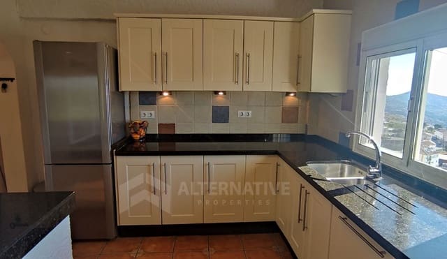 4 chambre Villa/Maison à vendre à Canillas de Albaida avec piscine - 425 000 € (Ref: 9293209)