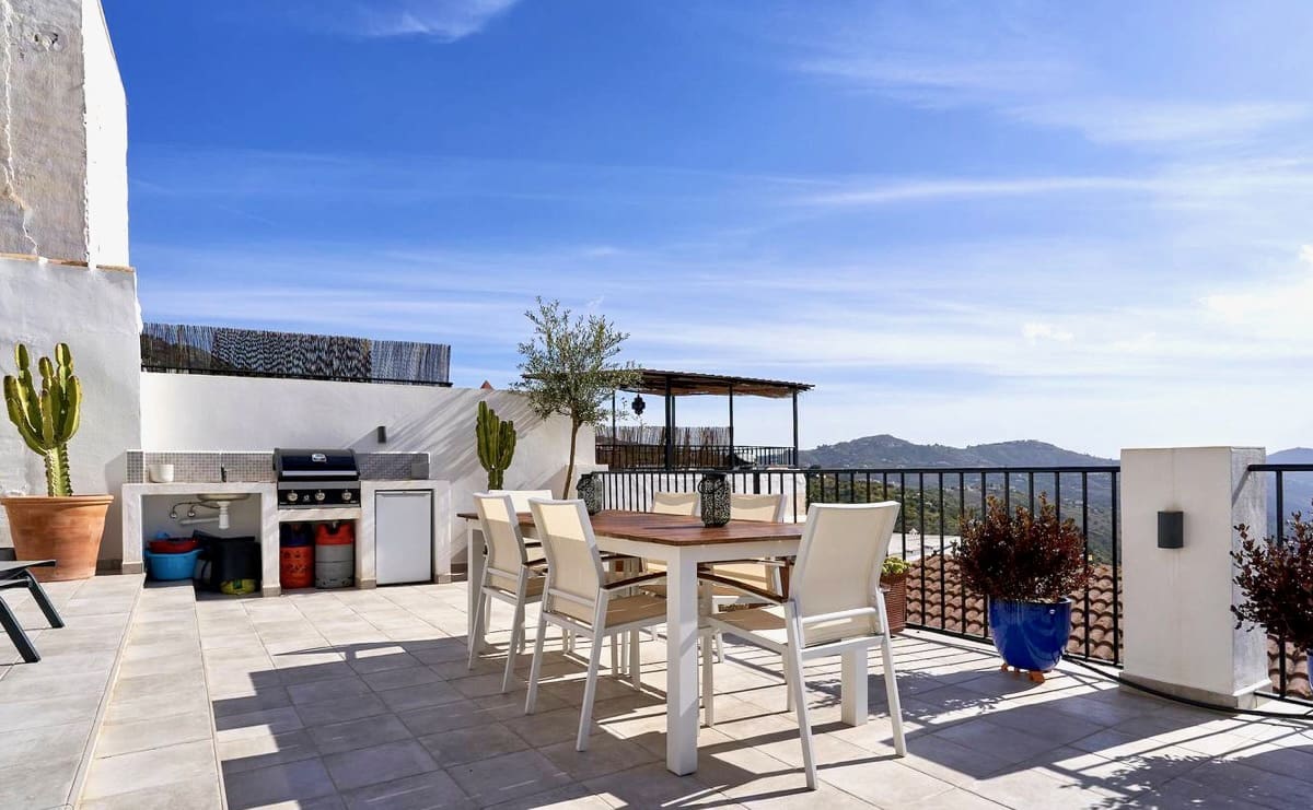 3 makuuhuone Huvila myytävänä paikassa Canillas de Albaida mukana uima-altaan - 499 000 € (Ref: 9592055)