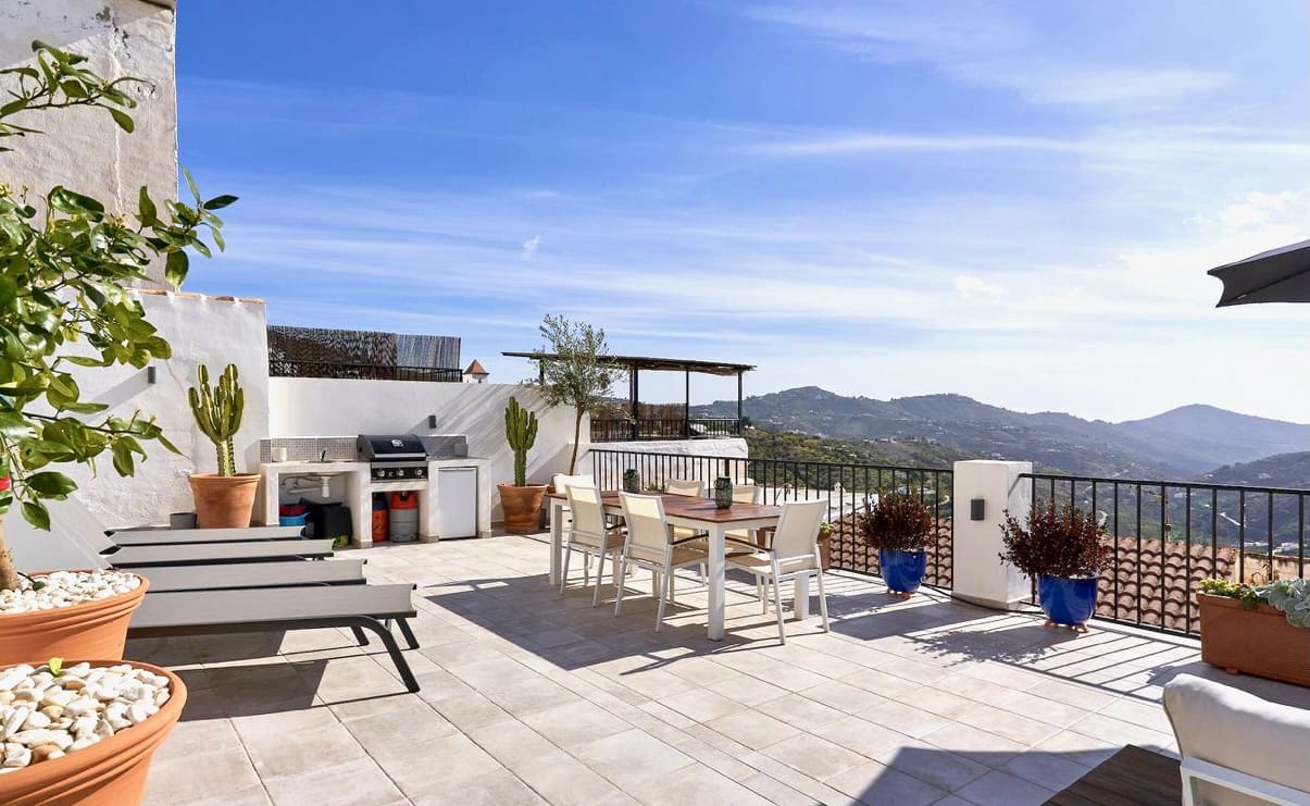 3 makuuhuone Huvila myytävänä paikassa Canillas de Albaida mukana uima-altaan - 499 000 € (Ref: 9592055)