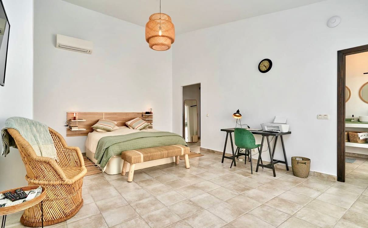 3 makuuhuone Huvila myytävänä paikassa Canillas de Albaida mukana uima-altaan - 499 000 € (Ref: 9592055)