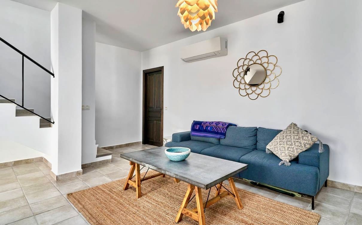 3 makuuhuone Huvila myytävänä paikassa Canillas de Albaida mukana uima-altaan - 499 000 € (Ref: 9592055)