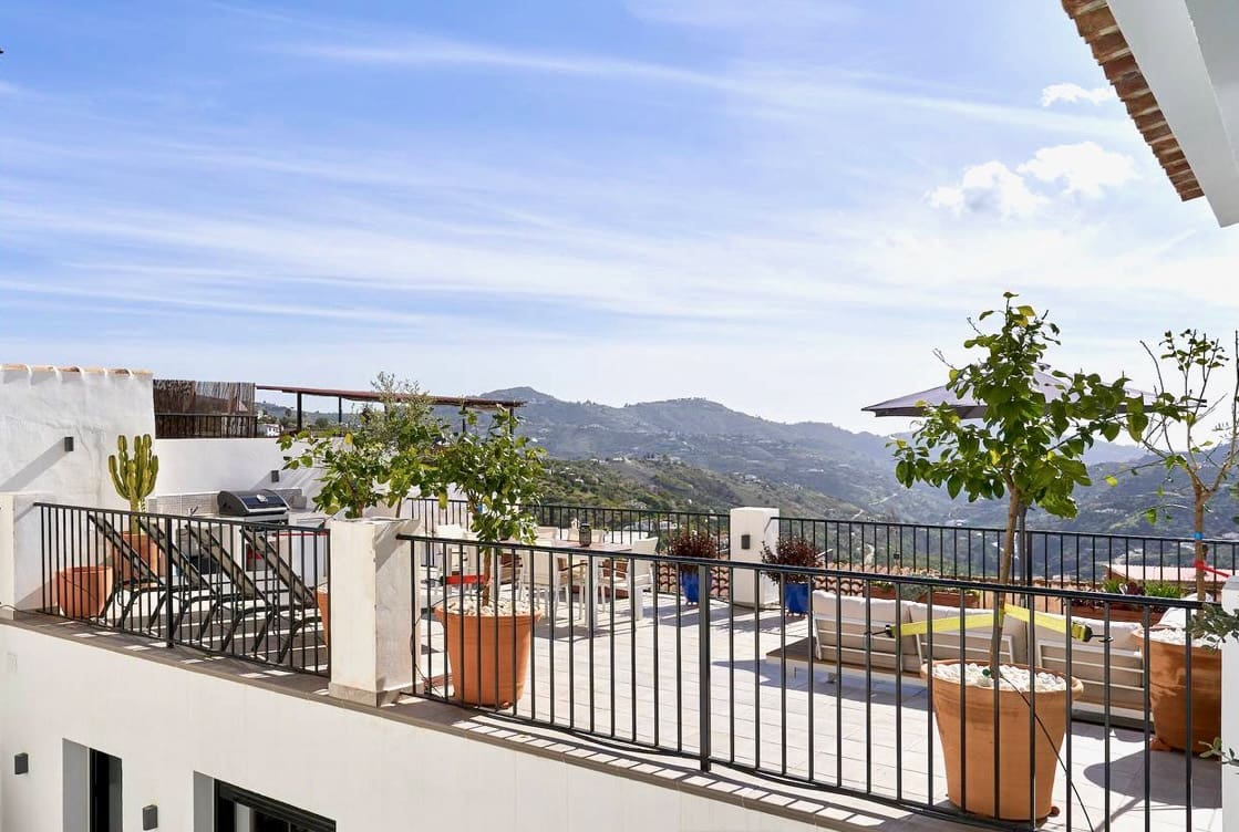 3 makuuhuone Huvila myytävänä paikassa Canillas de Albaida mukana uima-altaan - 499 000 € (Ref: 9592055)