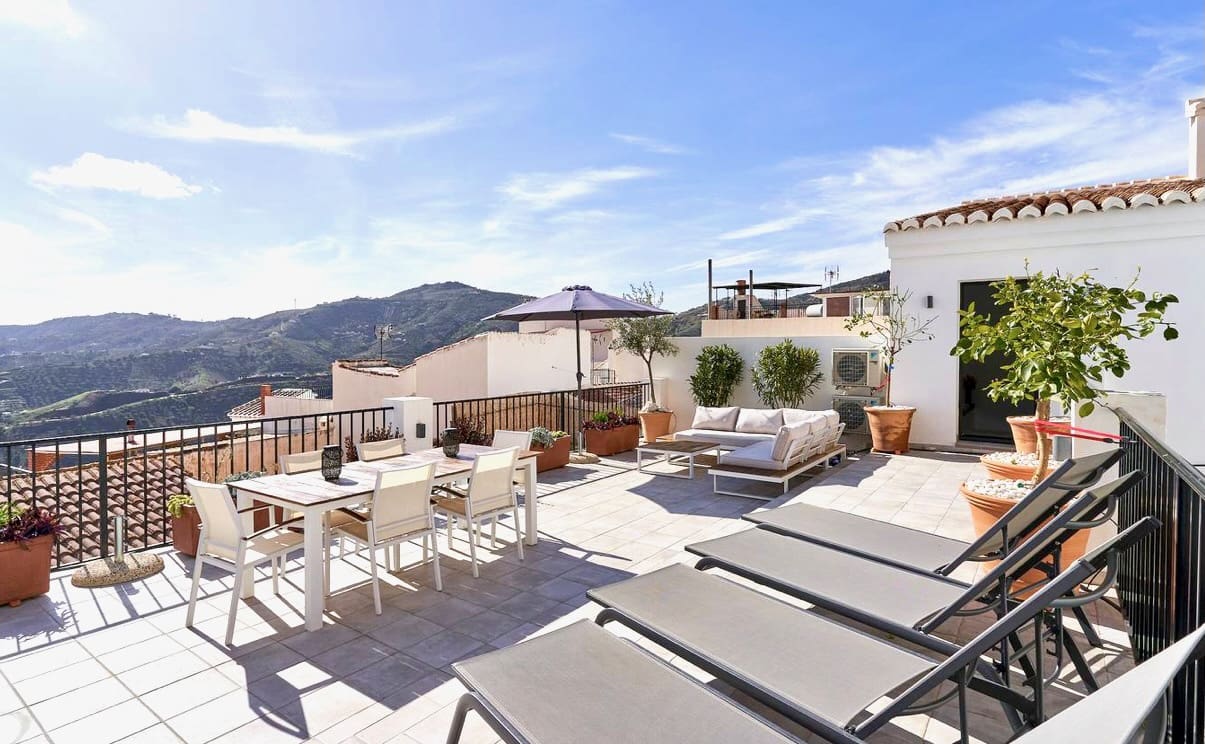 3 makuuhuone Huvila myytävänä paikassa Canillas de Albaida mukana uima-altaan - 499 000 € (Ref: 9592055)