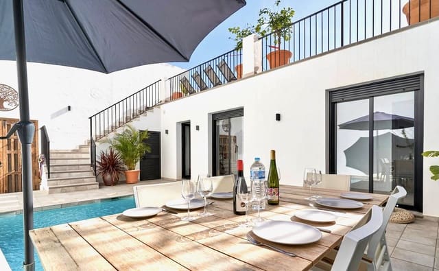 3 makuuhuone Huvila myytävänä paikassa Canillas de Albaida mukana uima-altaan - 499 000 € (Ref: 9592055)