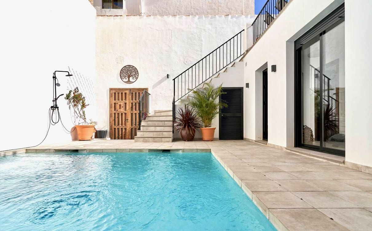 3 makuuhuone Huvila myytävänä paikassa Canillas de Albaida mukana uima-altaan - 499 000 € (Ref: 9592055)