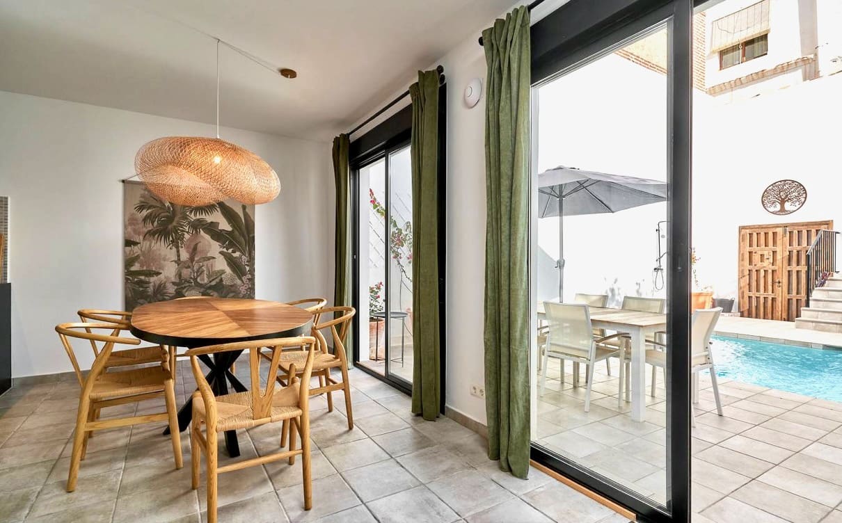 3 makuuhuone Huvila myytävänä paikassa Canillas de Albaida mukana uima-altaan - 499 000 € (Ref: 9592055)