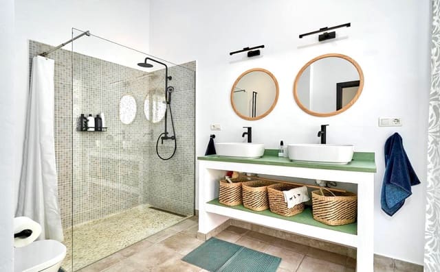 3 makuuhuone Huvila myytävänä paikassa Canillas de Albaida mukana uima-altaan - 499 000 € (Ref: 9592055)