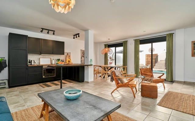 3 makuuhuone Huvila myytävänä paikassa Canillas de Albaida mukana uima-altaan - 499 000 € (Ref: 9592055)