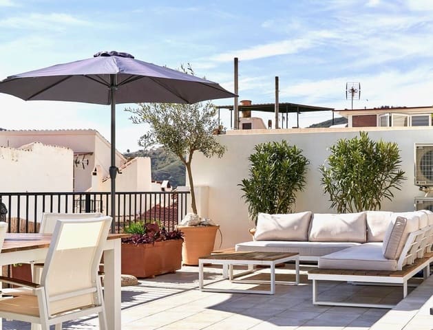 3 makuuhuone Huvila myytävänä paikassa Canillas de Albaida mukana uima-altaan - 499 000 € (Ref: 9592055)