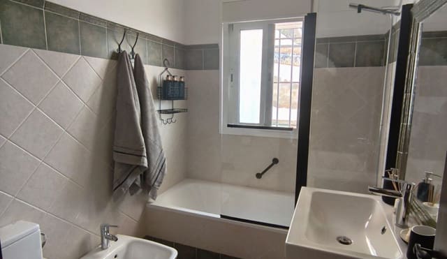 3 Zimmer Villa zu vermieten in Archez mit Pool Garage - 1.920 € (Ref: 9765345)