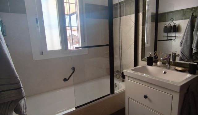 3 Zimmer Villa zu vermieten in Archez mit Pool Garage - 1.920 € (Ref: 9765345)