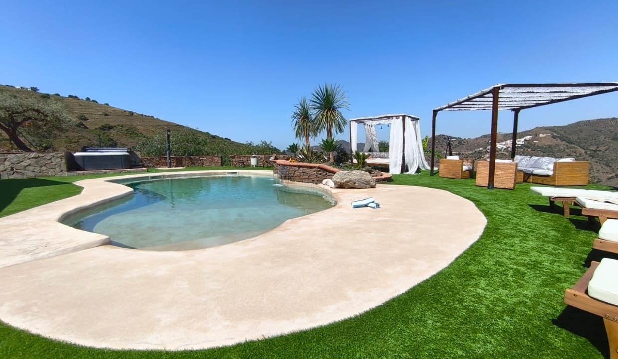 3 bedroom Villa for rent in Archez with pool garage - € 1,920 (Ref: 9765345)