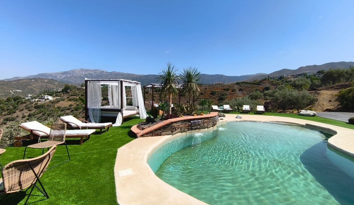 3 bedroom Villa for rent in Archez with pool garage - € 1,920 (Ref: 9765345)
