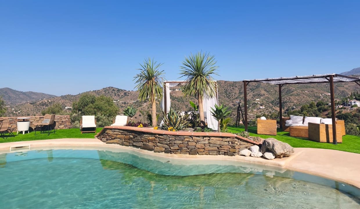 3 bedroom Villa for rent in Archez with pool garage - € 1,920 (Ref: 9765345)
