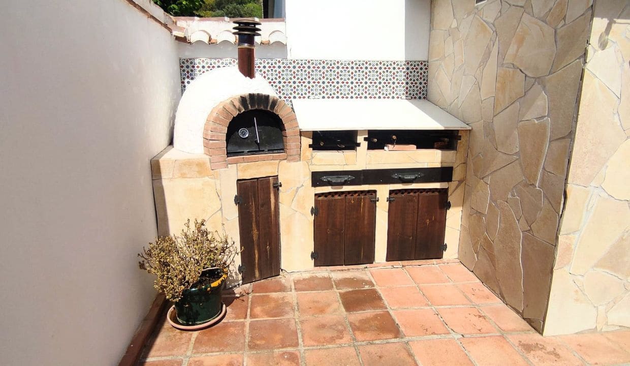 6 bedroom Guesthouse/B & B for sale in Canillas de Albaida with pool garage - € 1,195,000 (Ref: 9850297)