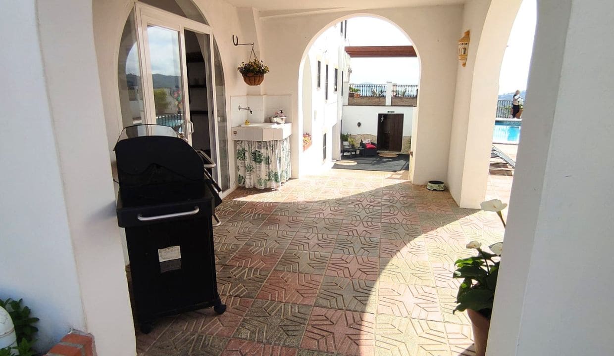6 bedroom Guesthouse/B & B for sale in Canillas de Albaida with pool garage - € 1,195,000 (Ref: 9850297)