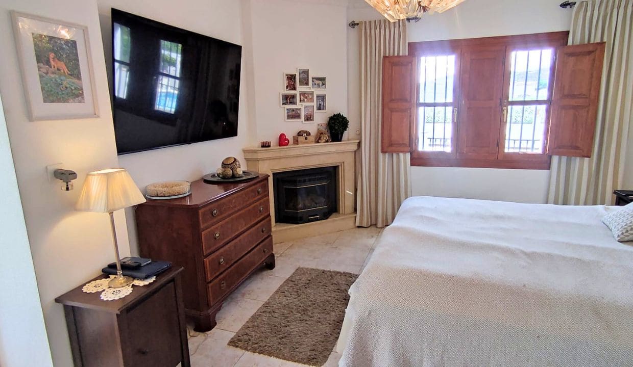 6 bedroom Guesthouse/B & B for sale in Canillas de Albaida with pool garage - € 1,195,000 (Ref: 9850297)