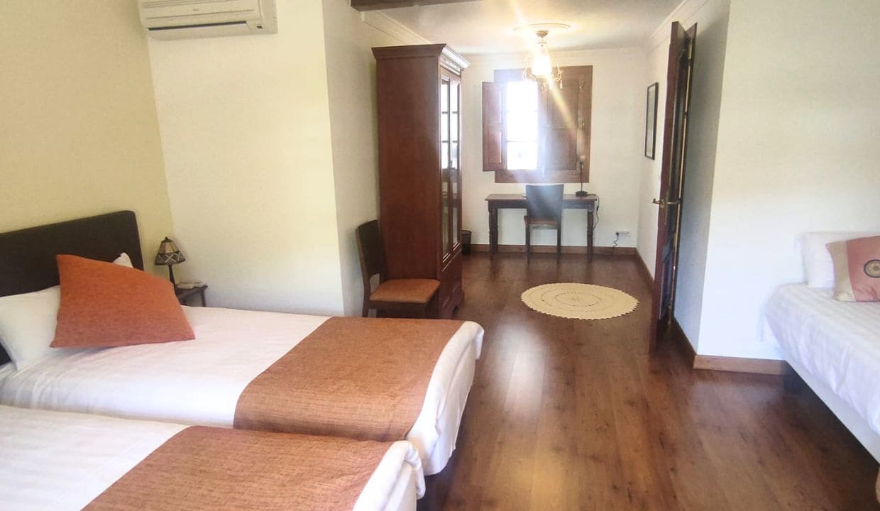 6 bedroom Guesthouse/B & B for sale in Canillas de Albaida with pool garage - € 1,195,000 (Ref: 9850297)