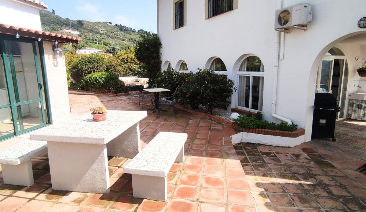 6 bedroom Guesthouse/B & B for sale in Canillas de Albaida with pool garage - € 1,195,000 (Ref: 9850297)