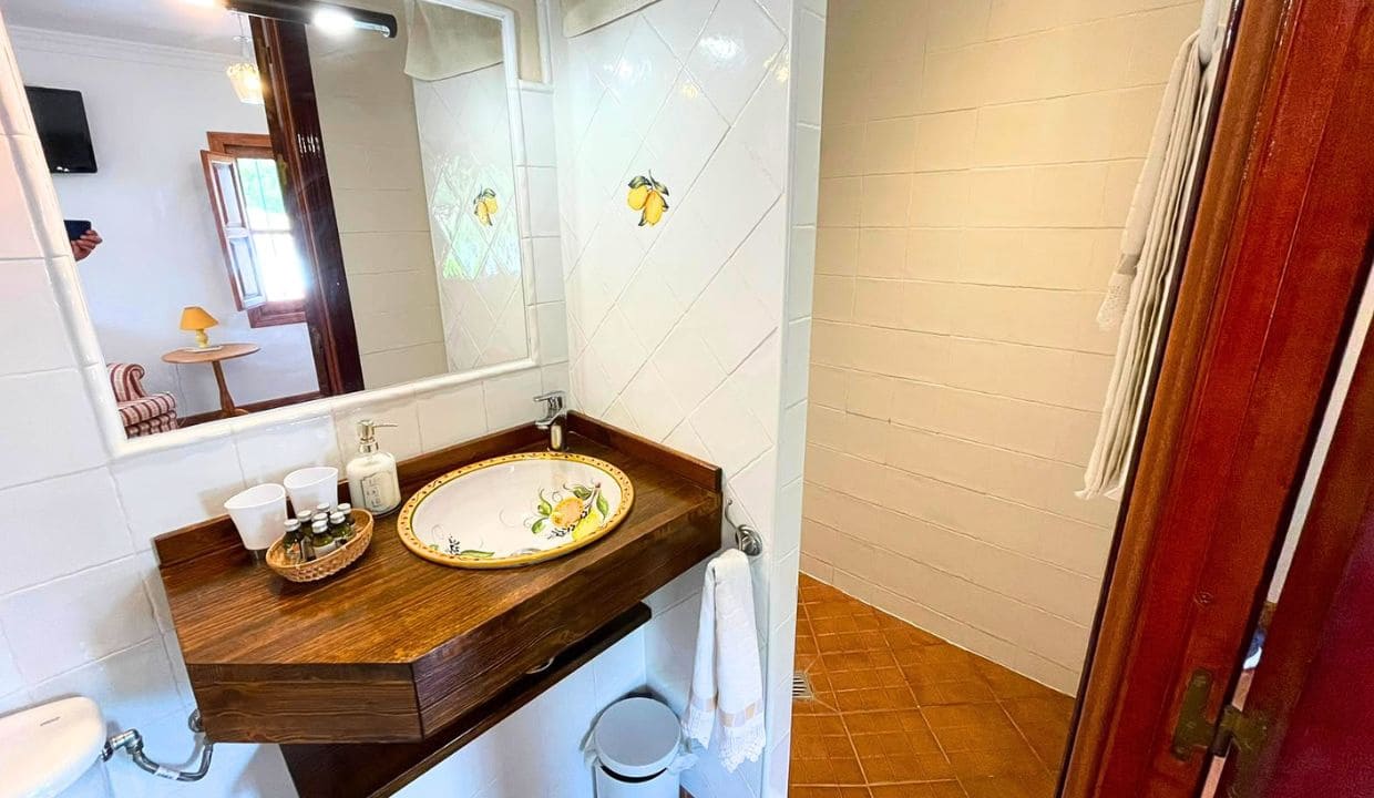 6 bedroom Guesthouse/B & B for sale in Canillas de Albaida with pool garage - € 1,195,000 (Ref: 9850297)