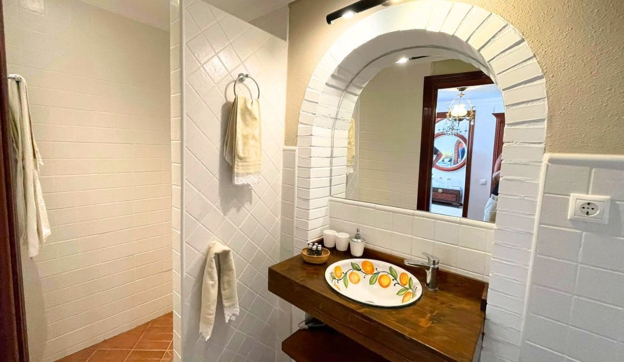 6 bedroom Guesthouse/B & B for sale in Canillas de Albaida with pool garage - € 1,195,000 (Ref: 9850297)