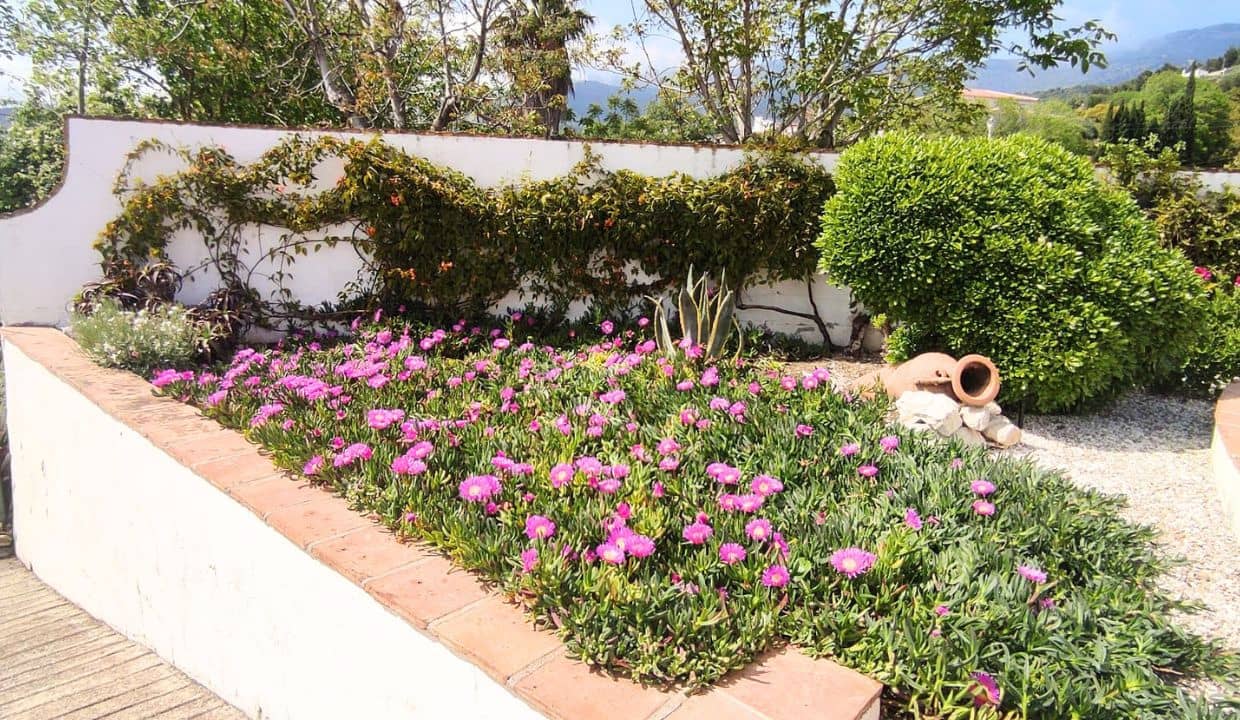 6 bedroom Guesthouse/B & B for sale in Canillas de Albaida with pool garage - € 1,195,000 (Ref: 9850297)