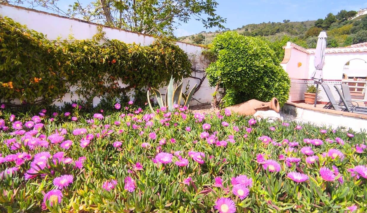 6 bedroom Guesthouse/B & B for sale in Canillas de Albaida with pool garage - € 1,195,000 (Ref: 9850297)