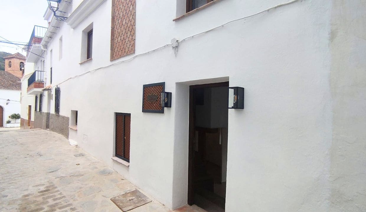 2 bedroom Townhouse for sale in Salares - € 159,000 (Ref: 9892671)